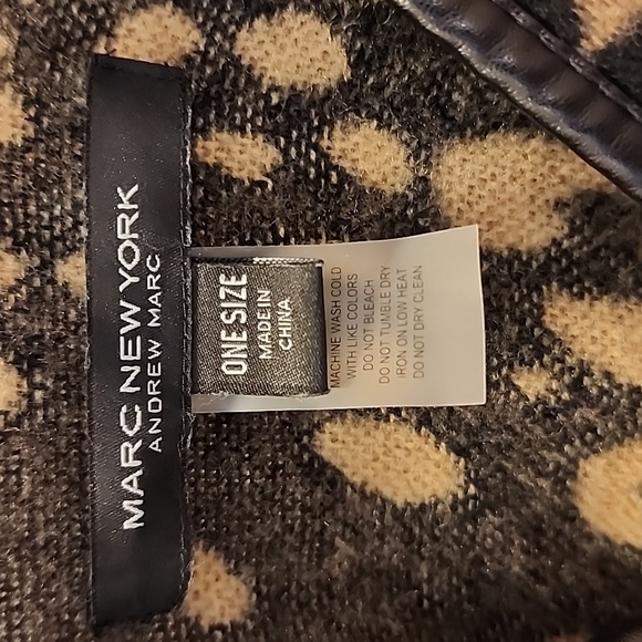 Andrew Marc /Marc New York OSFA stunning leopard print shawl sweater - Picture 2 of 7